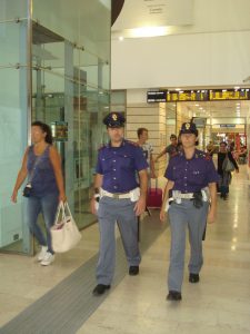 polizia in stazione